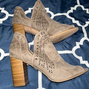 Women’s fergalicious heels size 11